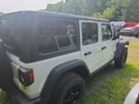 Used 2024 Jeep Wrangler Unlimited AWD/4WD image 10