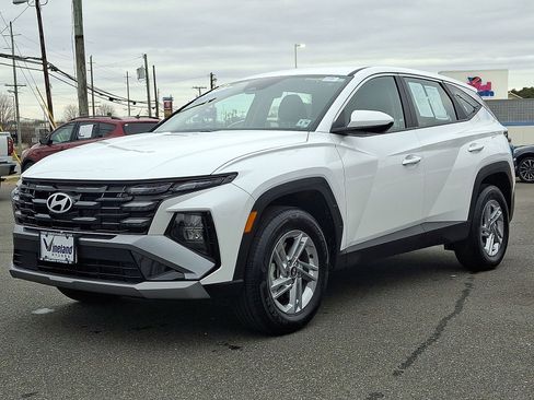 Certified 2025 Hyundai Tucson SE image 9