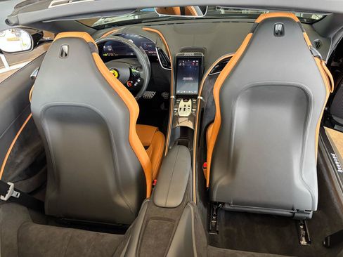 Used 2025 Ferrari Roma Spider RWD image 39
