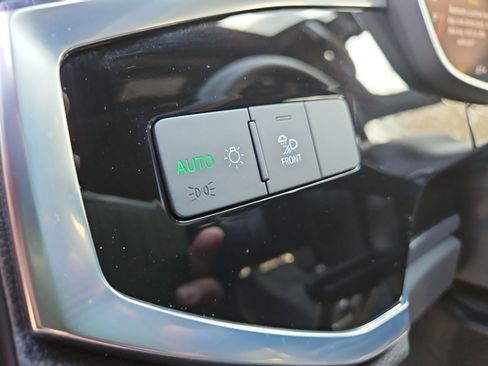 Used 2024 Audi Q3 2.0T Premium Plus image 23