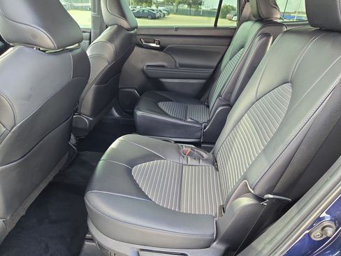 Used 2022 Toyota Highlander XSE AWD/4WD image 27