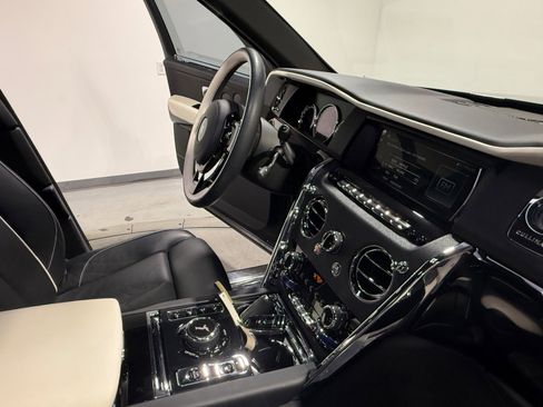 Used 2023 Rolls-Royce Cullinan image 44