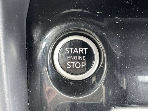 Used 2024 Nissan Versa SR FWD image 31