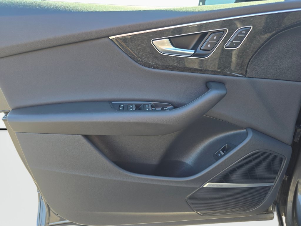 Used 2020 Audi Q8 Prestige AWD/4WD image 35