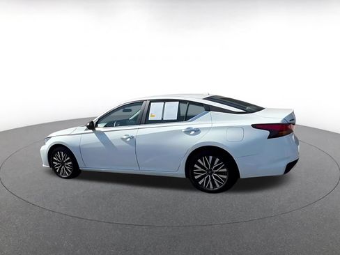 Used 2025 Nissan Altima 2.5 SV FWD image 10