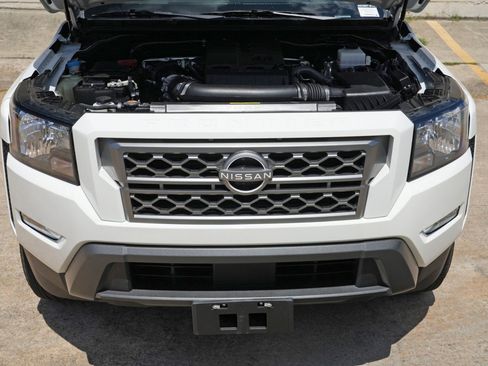 Used 2024 Nissan Frontier SV w/ Technology Package RWD image 7