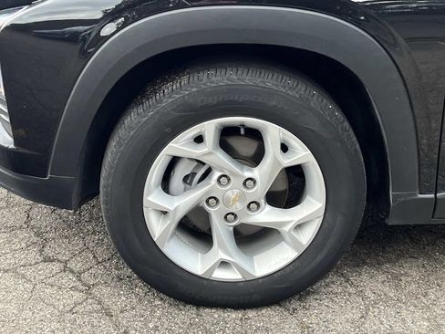 Used 2025 Chevrolet Trax LS w/ LS Convenience Package FWD image 25