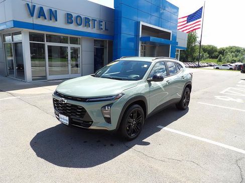 Used 2025 Chevrolet Trax ACTIV w/ Driver Confidence Package FWD image 1