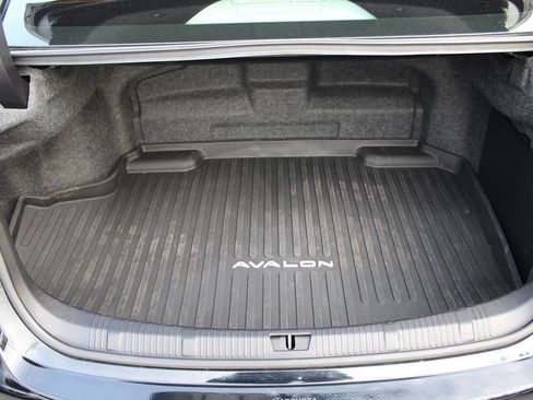 Used 2013 Toyota Avalon Limited image 29