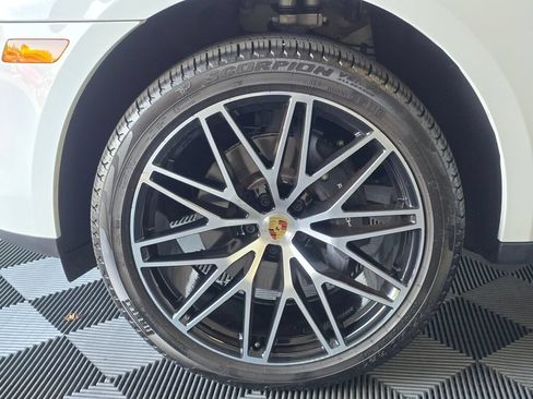 Certified 2026 Porsche Macan AWD/4WD image 34