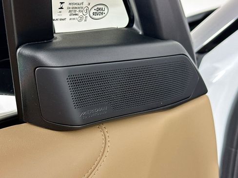 Used 2025 Land Rover Range Rover SE AWD/4WD image 19