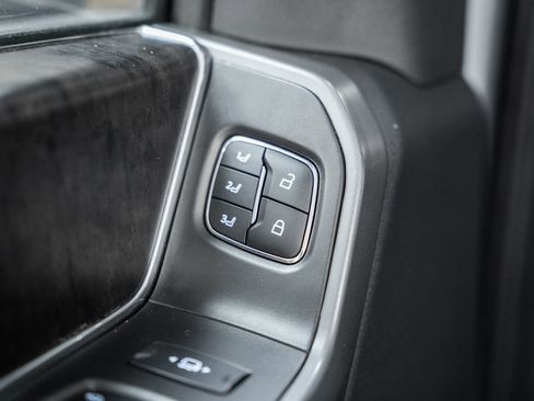 Used 2025 Ford F250 Lariat w/ Black Appearance Package image 46