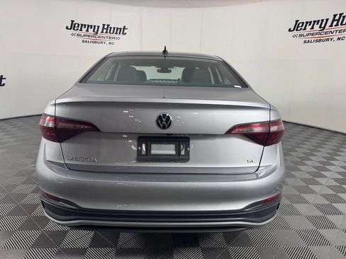 Used 2024 Volkswagen Jetta SE FWD image 8