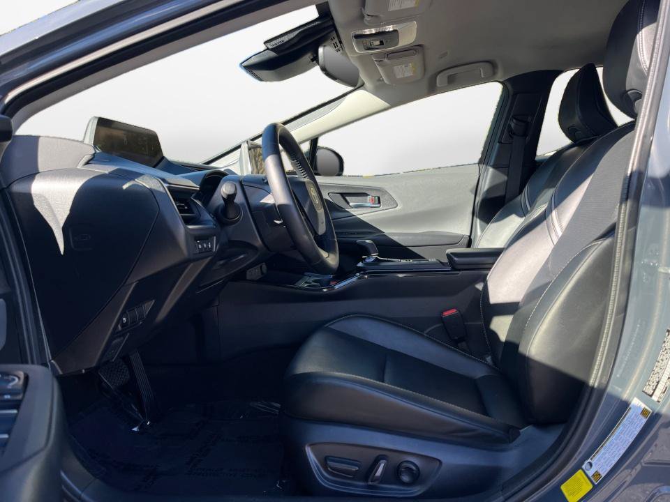 Used 2025 Toyota Prius XLE FWD image 9