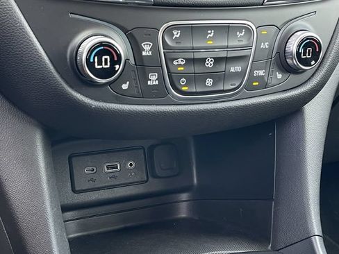 Used 2020 Chevrolet Equinox LT w/ Driver Convenience Package FWD image 19