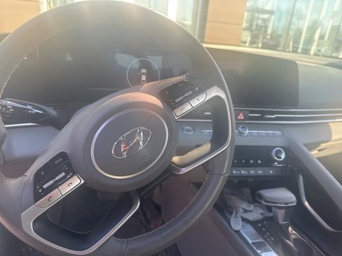 Used 2023 Hyundai Elantra SEL w/ Convenience Package image 11
