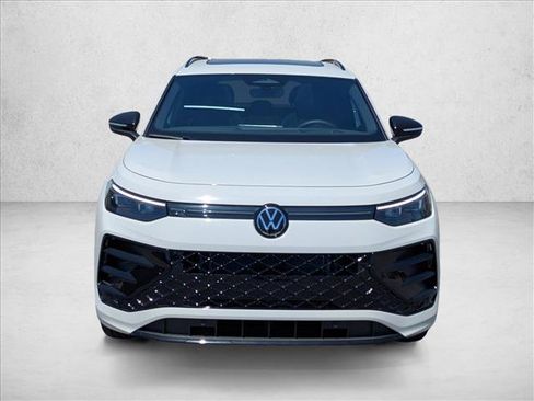 New 2026 Volkswagen Tiguan SE R-Line FWD image 2