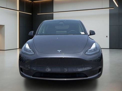 Used 2024 Tesla Model Y Long Range AWD/4WD image 9