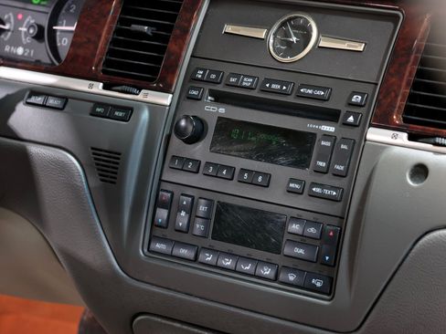 Used 2008 Lincoln Town Car Signature Limited RWD image 59