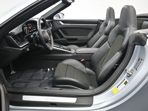 Used 2022 Porsche 911 Turbo S image 7