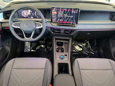 New 2026 Volkswagen Tiguan SE image 12
