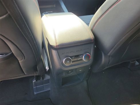 Used 2025 Ford Explorer ST-Line w/ ST-Line Street Pack image 12