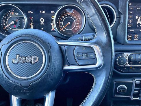 Certified 2020 Jeep Gladiator Overland AWD/4WD image 7