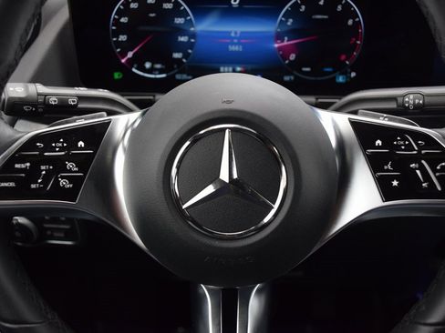 Certified 2025 Mercedes-Benz GLA 250 image 21