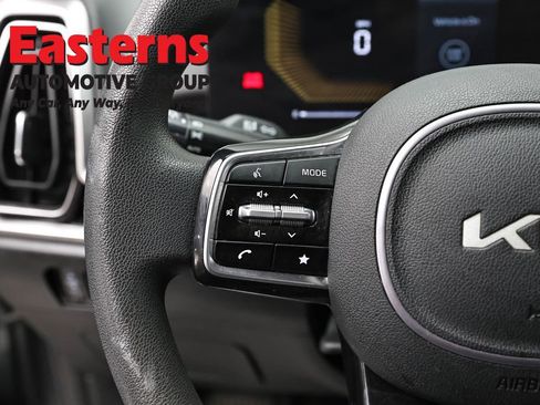 Used 2024 Kia Sorento LX image 15