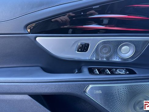 Used 2025 Lincoln Nautilus Reserve w/ Equipment Group 203A image 11