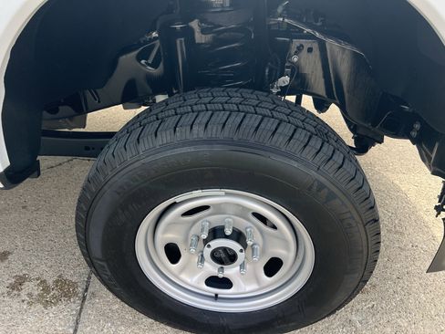 Used 2024 Ford F250 XLT w/ FX4 Off-Road Package image 2