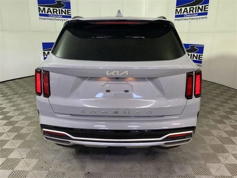 Used 2022 Kia Sorento EX image 17