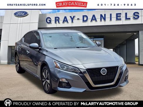 Used 2019 Nissan Altima 2.5 SV FWD image 1