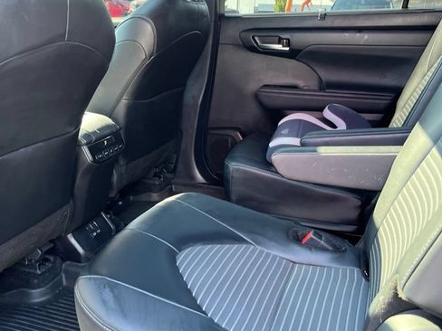 Used 2025 Toyota Highlander XSE AWD/4WD image 10