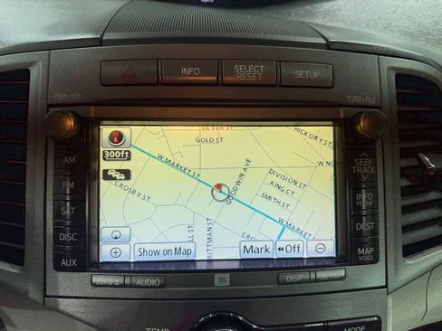 Used 2010 Toyota Venza AWD image 19