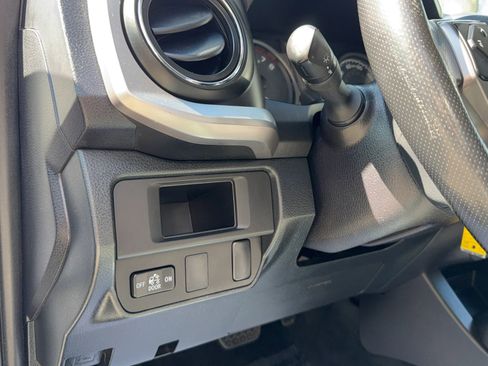 Used 2016 Toyota Tacoma SR5 w/ SR5 Appearance Package (SN) image 31