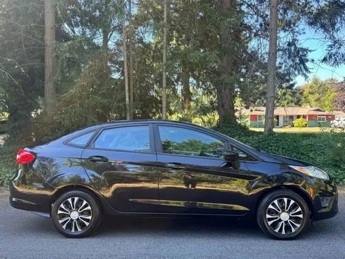 Used 2013 Ford Fiesta S w/ Convenience Pkg image 4