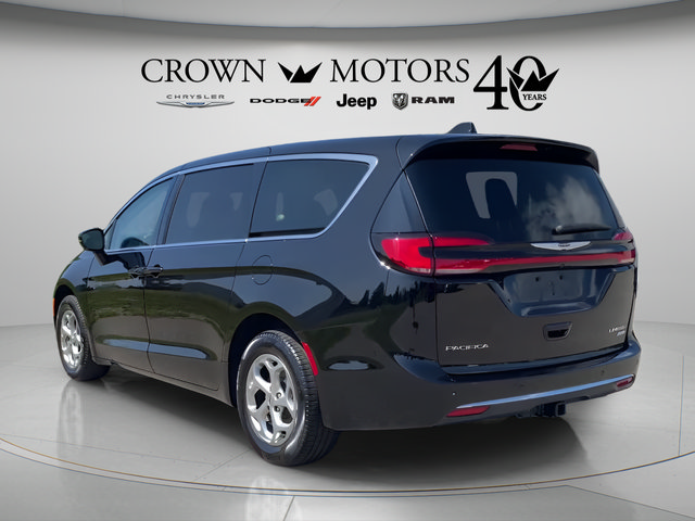Used 2024 Chrysler Pacifica Limited w/ Trailer Tow Group AWD/4WD image 7