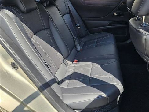 Used 2023 Lexus ES 300h Ultra Luxury w/ Accessory Package (Z2) image 19