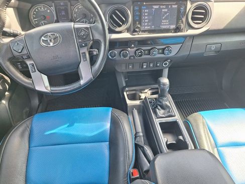 Used 2018 Toyota Tacoma TRD Sport AWD/4WD image 19