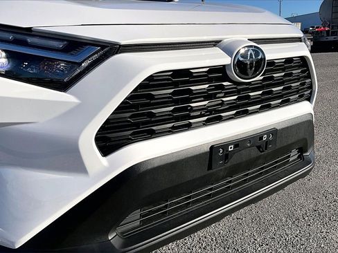 Used 2022 Toyota RAV4 XLE image 28