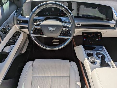 New 2026 Cadillac Vistiq Sport w/ LPO, Floor Liner Package image 17