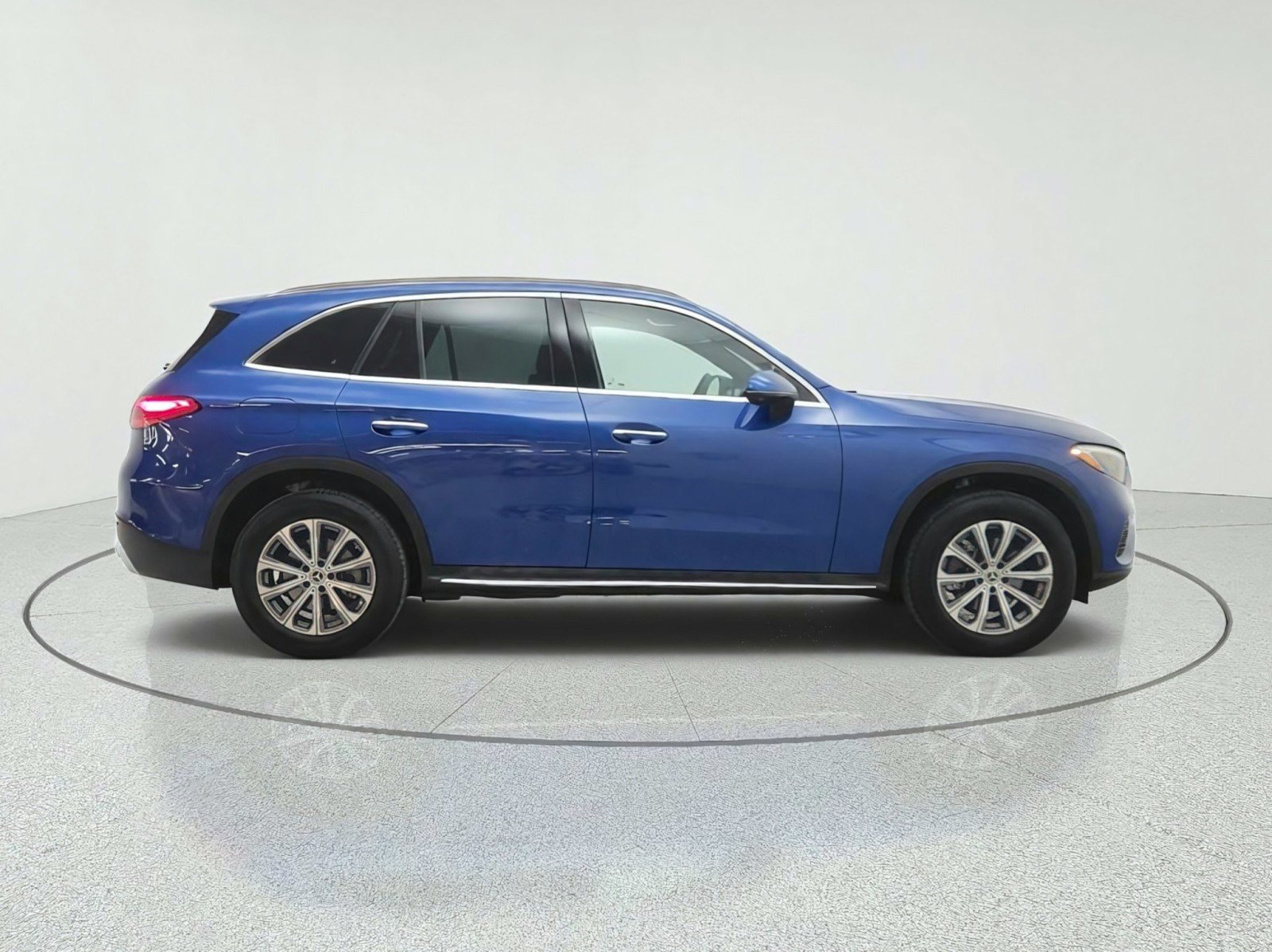 Used 2024 Mercedes-Benz GLC 300 image 4