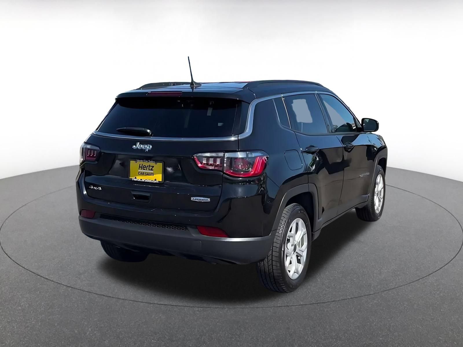 Used 2025 Jeep Compass Latitude AWD/4WD image 13