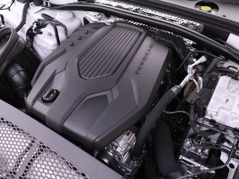 Used 2025 Porsche Macan image 14