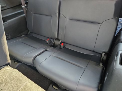 New 2025 Mitsubishi Outlander SE image 21