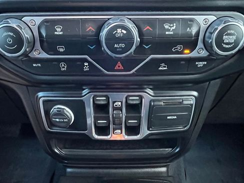 Used 2022 Jeep Gladiator Sport AWD/4WD image 15