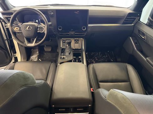 Used 2024 Lexus GX 550 AWD/4WD image 16