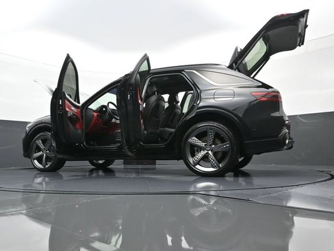 Used 2022 Genesis GV70 3.5T Sport w/ Sport Prestige Package image 41