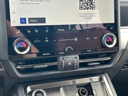 Used 2025 Lexus GX 550 w/ Accessory Package (2T) AWD/4WD image 39